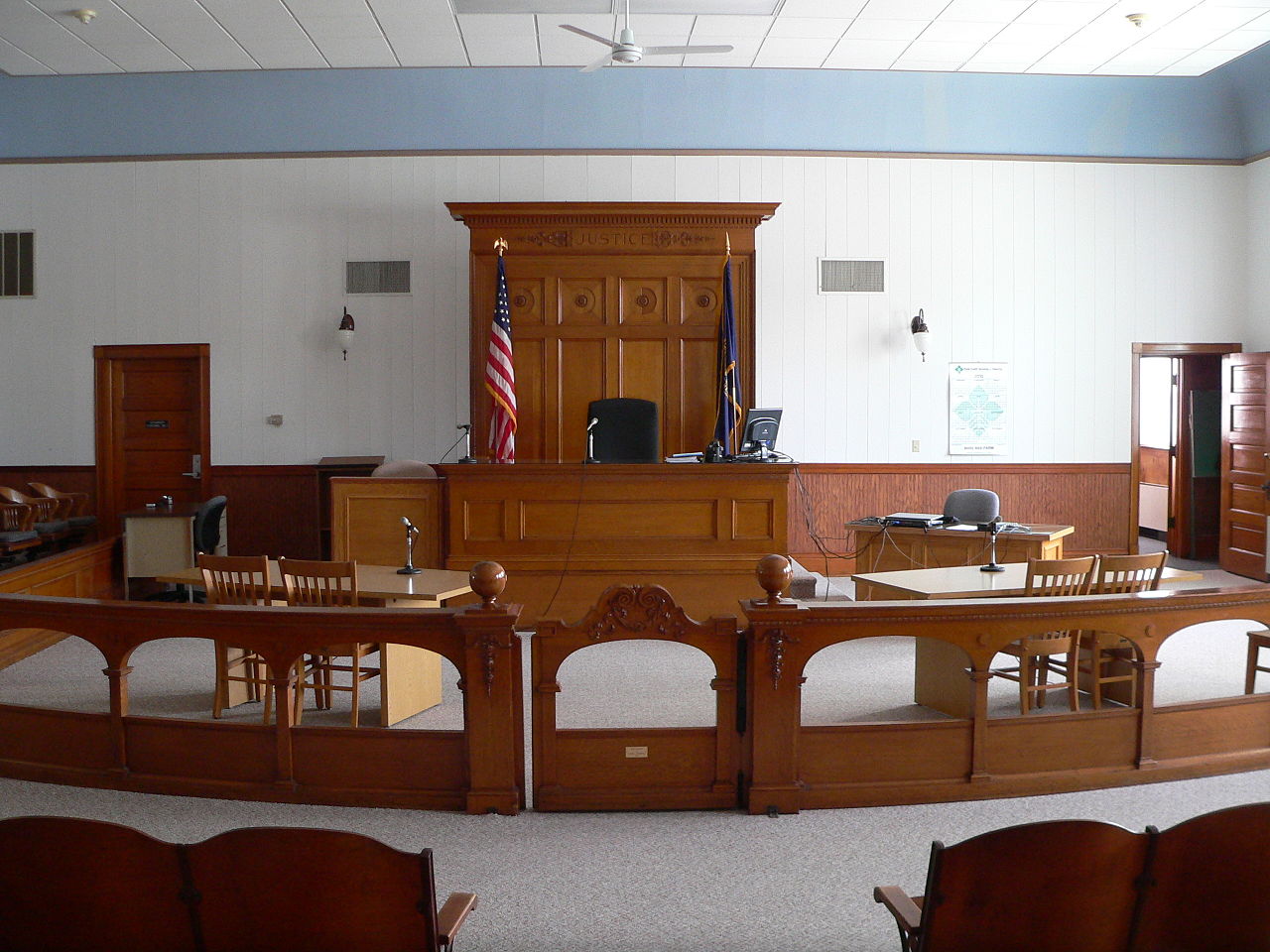 1280px-Wayne_County_Courthouse_(Nebraska)_courtroom_1